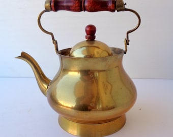 The old  brass Teapot, Vintage Italy 1960s, height including handle 17.5cm,weight 644 grams, capacity 500ml