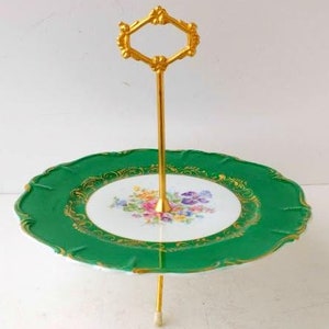 Limoges porcelain cake stand, with brass structure, hand painted, 50s style, diameter 26 cm, height 25 cm