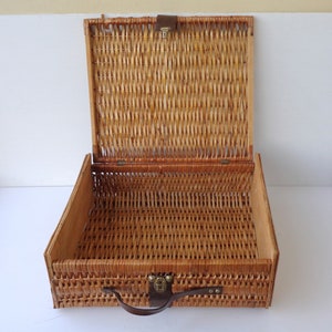 Vintage Italy, very old Wicker Picnic Basket, wicker picnic bag Italy 70s image 5