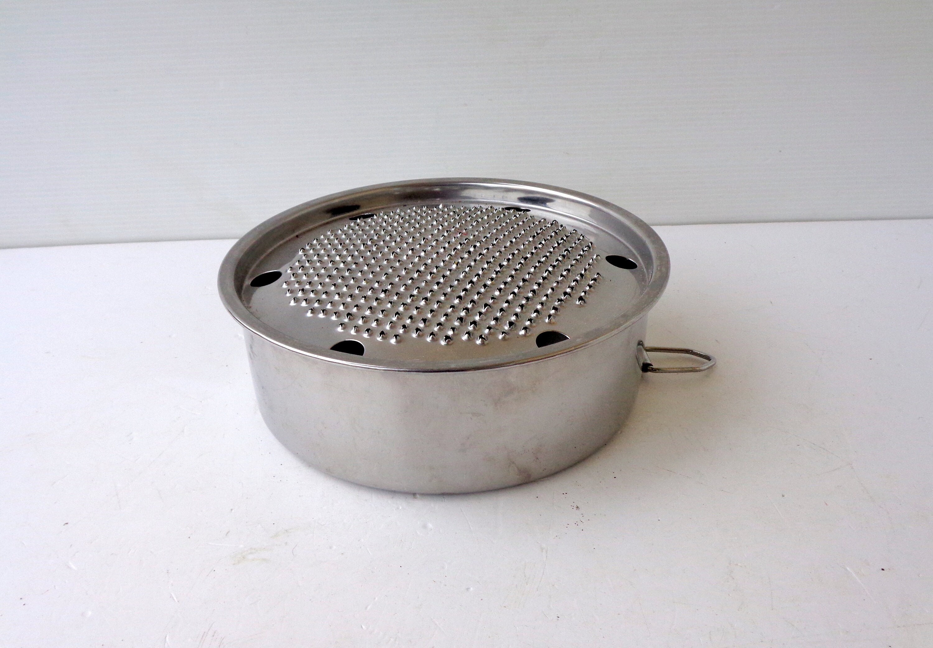 Italian Round Steel Cheese Grater Box for Parmesan Cheese. Cheese Holder  Bowl With Grater Lid, Once Quality of the Past, 