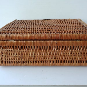 Vintage Italy, very old Wicker Picnic Basket, wicker picnic bag Italy 70s image 9