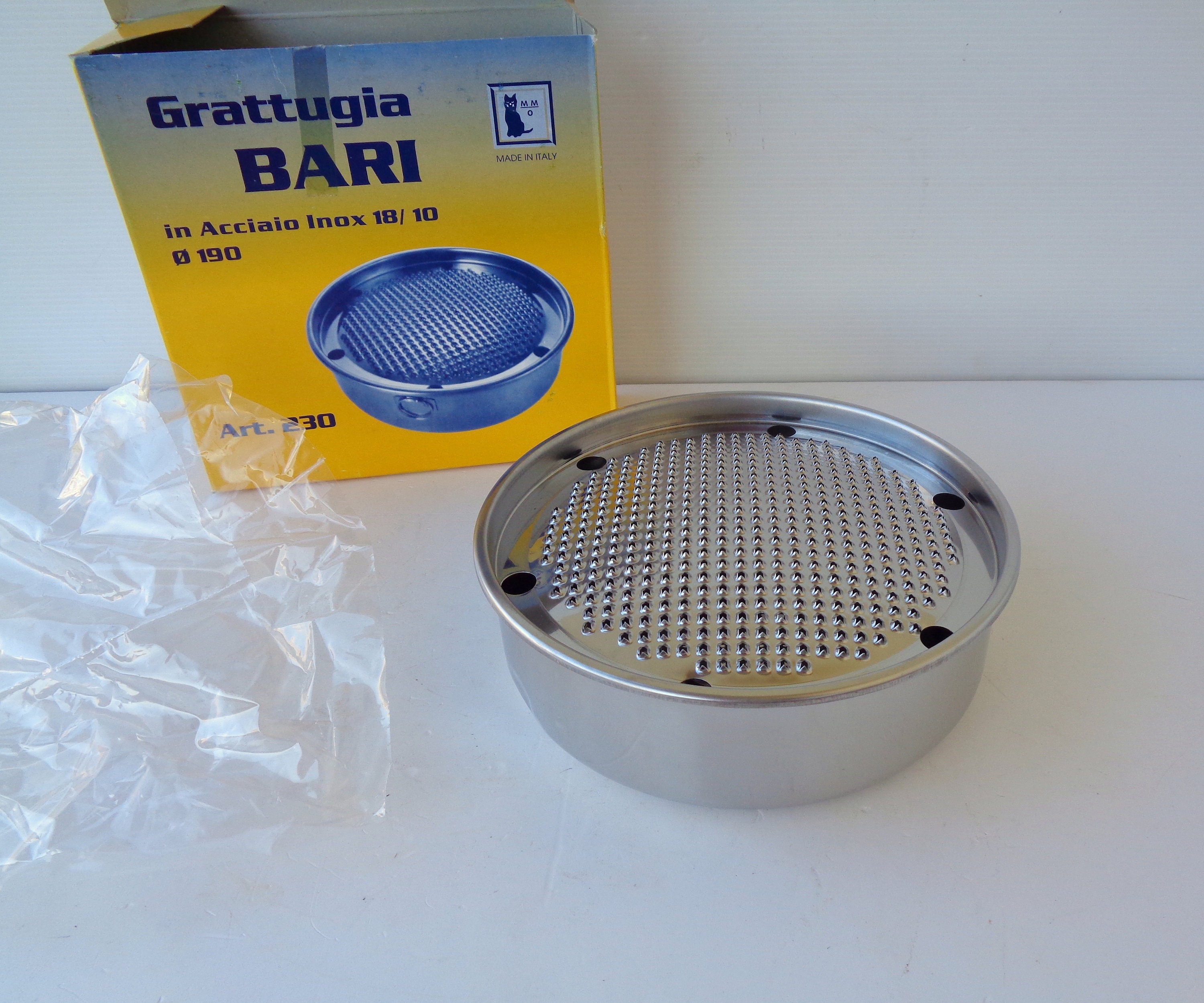 Italian Round Steel Cheese Grater Box for Parmesan Cheese. Cheese Holder  Bowl With Grater Lid, Once Quality of the Past, 
