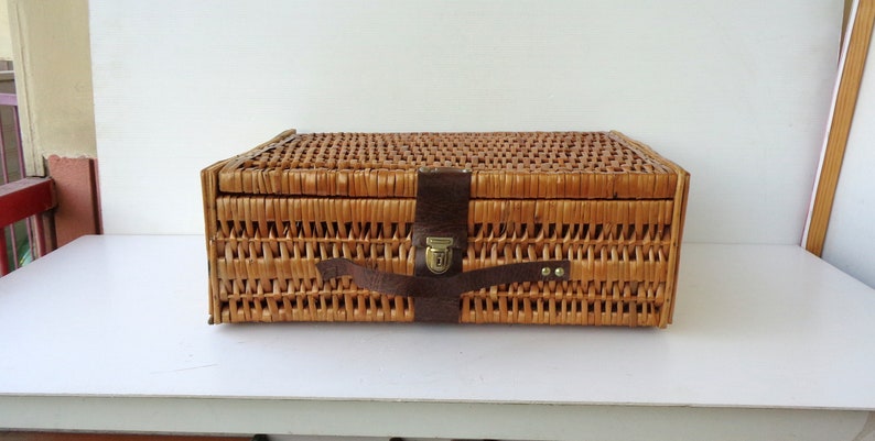 Vintage Italy, very old Wicker Picnic Basket, wicker picnic bag Italy 70s image 1