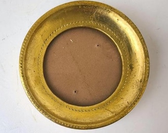 イタリア製のバロック様式の額縁に入った木製の絵画。プリントの高さは