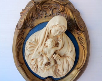 聖母マリア像を描いた古代の石壁画。高さ43cm、幅28.3cm、奥行き10cm