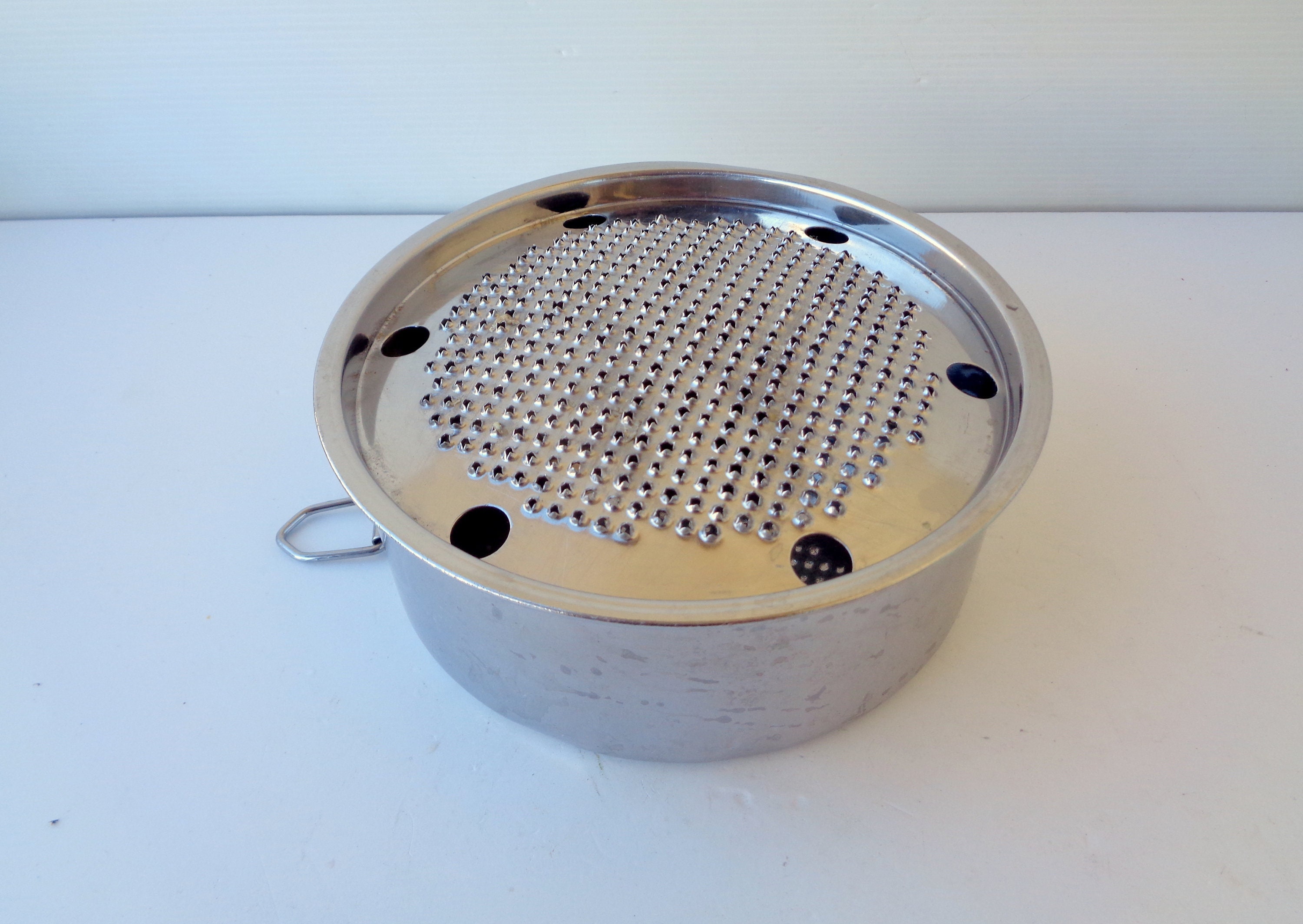 Vintage 1980s Italian Round Steel Cheese Grater Box for Parmesan Cheese.  Cheese Holder Bowl With Grater Lid, Quality of the Past 