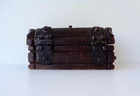 Old wooden and wrought iron jewelry box, with the… - image 2