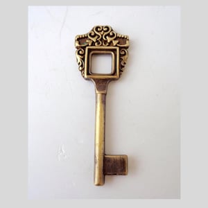 Vintage Italien Sammler Skelett Schlüssel, verzierter, ausgefallener, authentischer Messingmöbelschlüssel.  Vintage Rüstung Möbel Schrank Schublade Schlüssel
