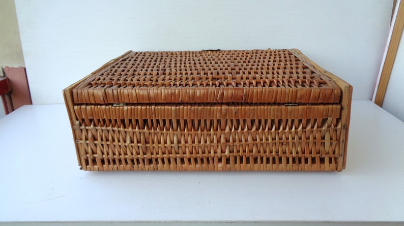 Vintage Italy, very old Wicker Picnic Basket, wicker picnic bag Italy 70s image 2