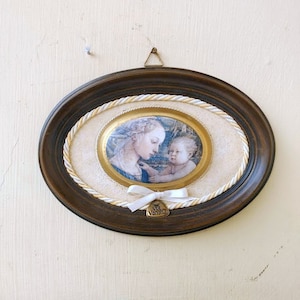 Via Veneto brand ,frame in wood,   vintage Made in Italy,with wood print,length 18 cm, width 13 cm, thickness 3 cm, weight 166 grams