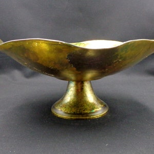 Antikes Tafelgesteck mit Messing Basis und verzierter Glasplatte, Vintage Italien, Durchmesser 36 cm, Höhe 14 cm