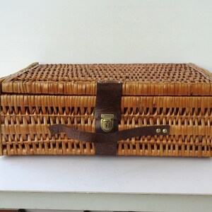 Vintage Italy, very old Wicker Picnic Basket, wicker picnic bag Italy 70s image 8