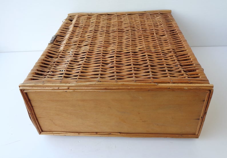 Vintage Italy, very old Wicker Picnic Basket, wicker picnic bag Italy 70s image 4