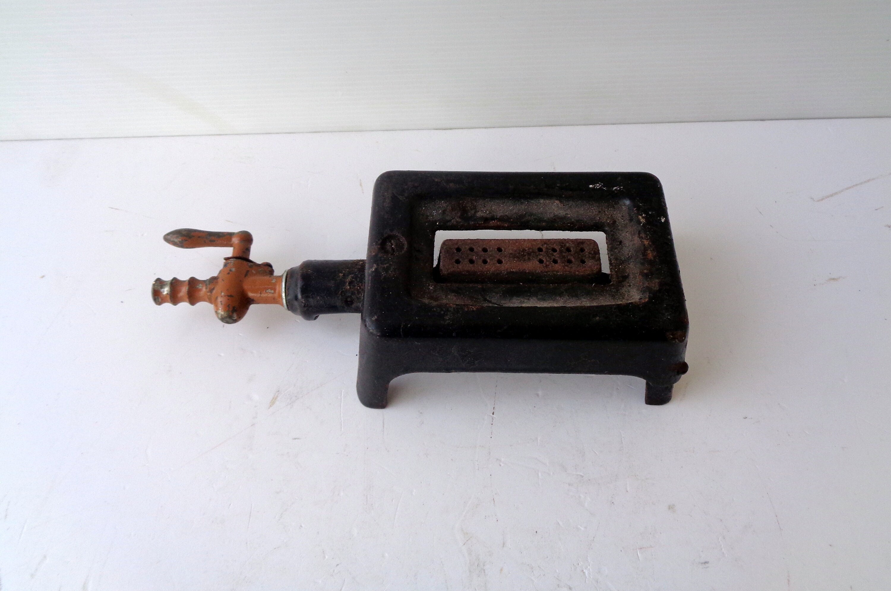 Griswold Cast Iron Single Burner Gas Hot Plate Elevated Trivet antique kettle heater