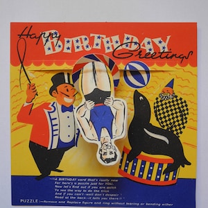 Tarjeta de cumpleaños de circo vintage de stock antiguo con acróbata de circo, rompecabezas de piezas móviles, maestro de ceremonias de la carpa grande