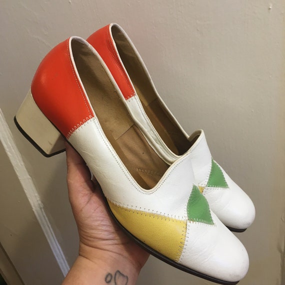 Cute 60’s/70’s vintage Mod white flats!