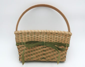 Handwoven hanging basket for door or wall in green and natural