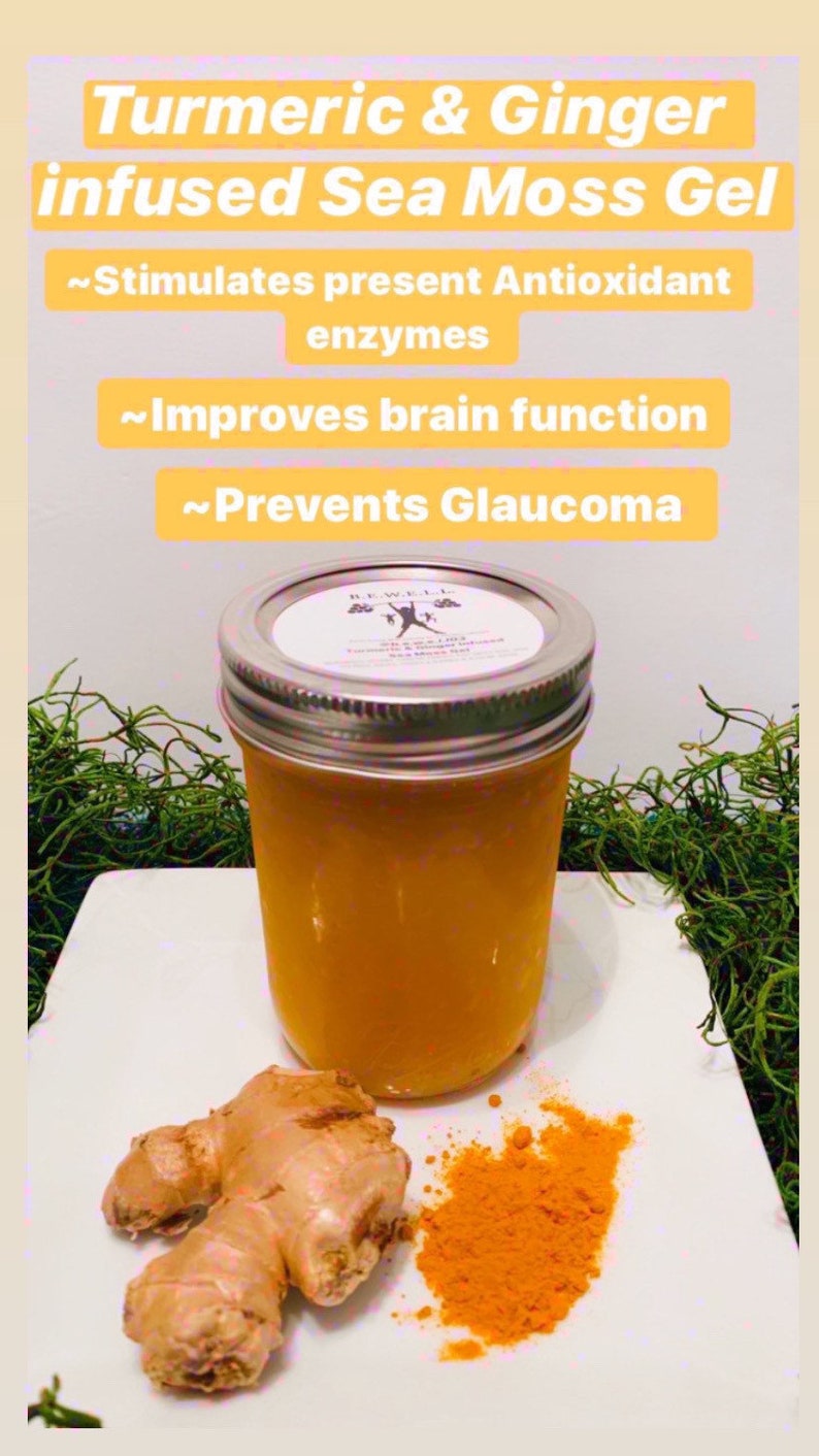 K&ouml;nnte beinhalten: Ein Glasgef&auml;&szlig; gef&uuml;llt mit einer gelben Fl&uuml;ssigkeit mit der Aufschrift "BE WELL" Kurkuma & Ingwer-infusiertes Meeresmoos-Gel. Das Gef&auml;&szlig; steht auf einer wei&szlig;en Oberfl&auml;che mit einem St&uuml;ck Ingwer und Kurkumapulver.