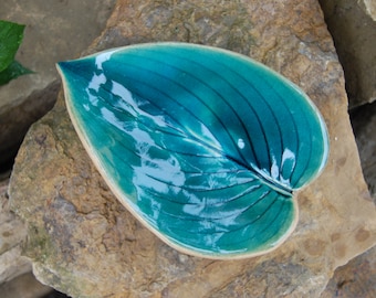 Leaf bowl soap dish "DeepBlue" - in a turquoise-petrol shade glazed ceramic made of Funkie Hosta Hosta leaf