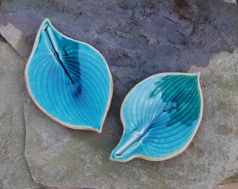 Soap dish Soap tray Jewelry bowl "Small Hosta leaf with stem" (one piece), turquoise glazed ceramic made of genuine Hosta leaf / Funkie