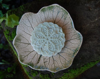 Leaf bowl (No. 2) Soap bowl Decorative bowl - moss green glazed ceramic, approx. 13 cm, made of a real pumpkin leaf!