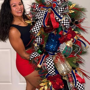 Elegant Christmas Swag, Plaid Check Door Decor, Red Green Gold Nutcracker Inspired Holiday Swag afbeelding 2