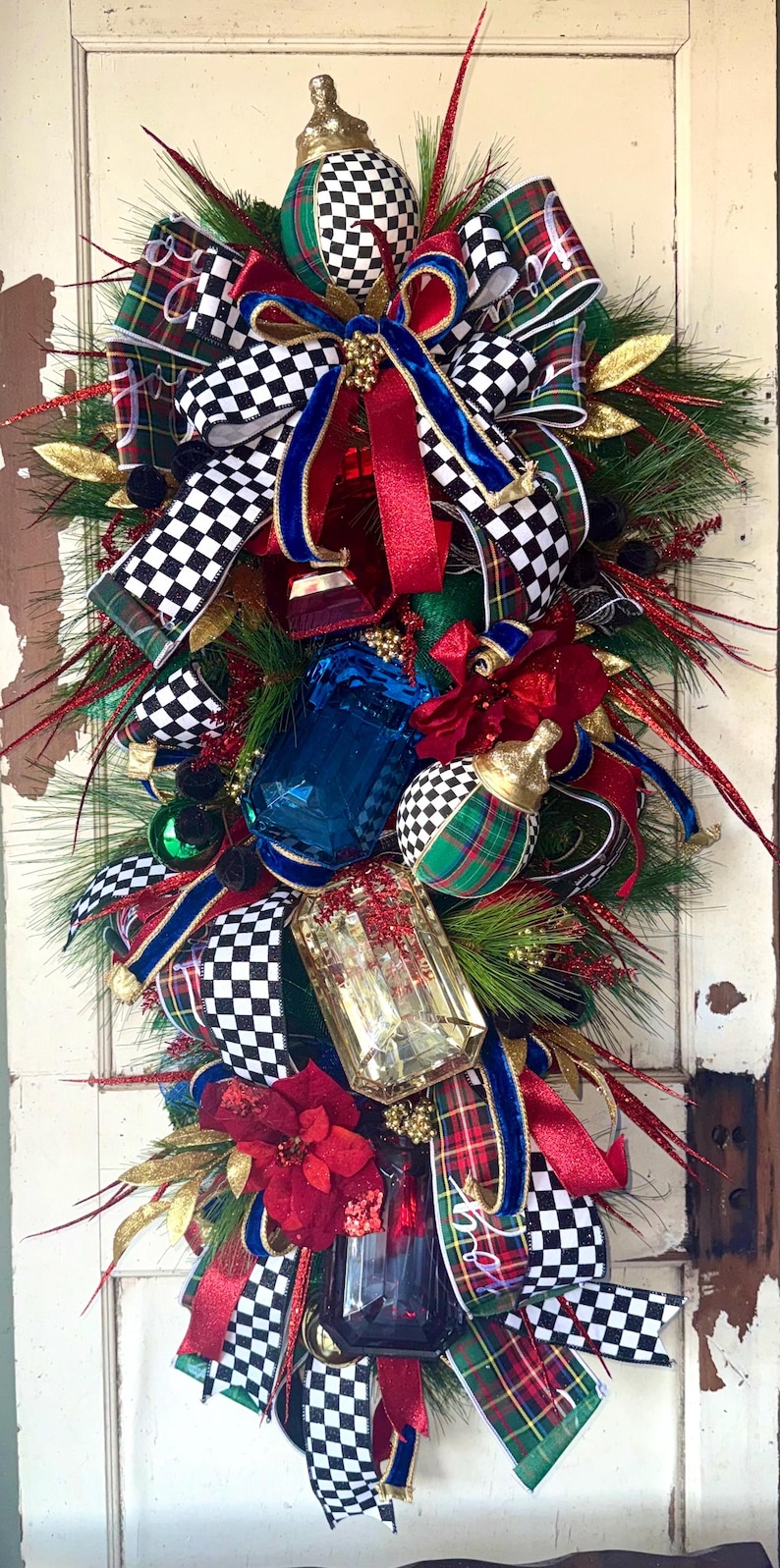Elegant Christmas Swag, Plaid Check Door Decor, Red Green Gold Nutcracker Inspired Holiday Swag afbeelding 3
