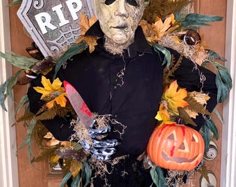 Michael Myers Halloween Wreath: Light-Up Horror Door Decor