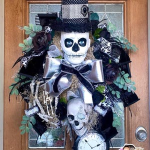 Gothic Skeleton Wreath, time traveler wreath, halloween mannequin head wreath, Day of the Dead wreath, Spooky front door wreath, skeleton