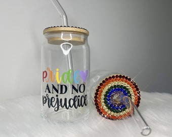 Stolz und keine Vorurteile Becher 16 Unzen - Regenbogen Vinyl & Strass Bambusdeckel