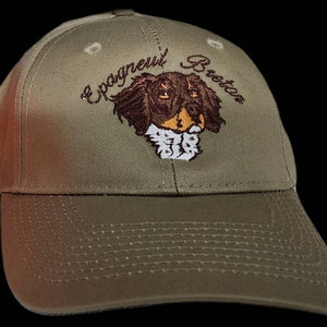 Epagneul Breton (French Brittany) Liver & White Hat