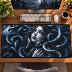 Alfombrilla de escritorio Medusa, alfombrilla de ratón con serpiente gótica, decoración de fantasía oscura y mitología griega.