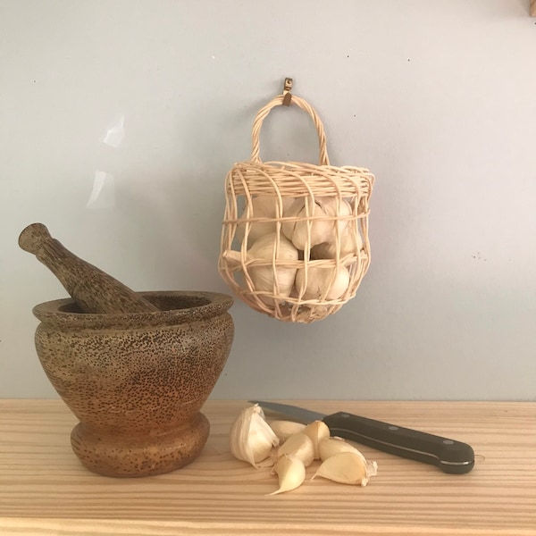 Garlic basket with 3 garlic bulbs, kitchen basket, chef’s gift, cooks gift, ginger basket, shallot basket, Small baskets