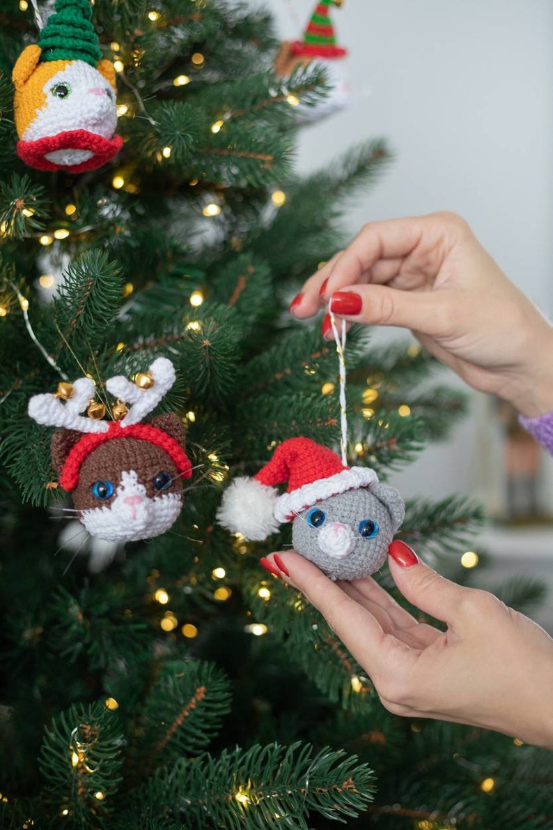 Crochet Christmas tree cat ornament, amigurumi Christmas tree decorations, amigurumi Christmas baubles pattern, christmas ornament image 3