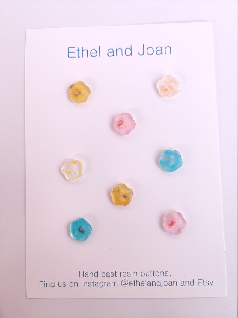 Small Mix Bunch of Daisy Resin Buttons set of 8 10mm x 2mm