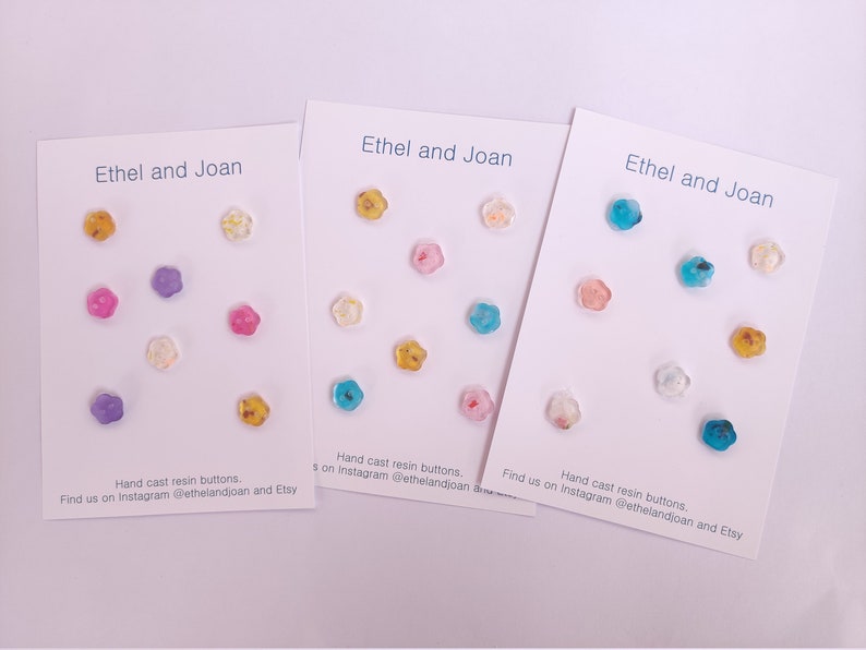 Small Mix Bunch of Daisy Resin Buttons set of 8 10mm x 2mm