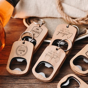Abridor de botellas de madera personalizado. Regalo ideal para padrinos de boda, bodas y despedidas de soltero/a.