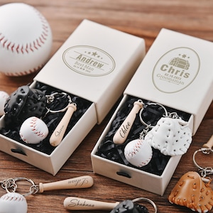 Kundenspezifische Baseball-Schlüsselanhänger, perfektes Geschenk für Baseball-Fans, Trauzeugen Geschenke Baseball-Schlüsselanhänger, Trauzeugen Geschenke