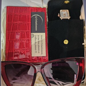 Box Accessoires Élégante et Tendance – Porte-Cartes, Montre, Pochette et Lunettes Rouge