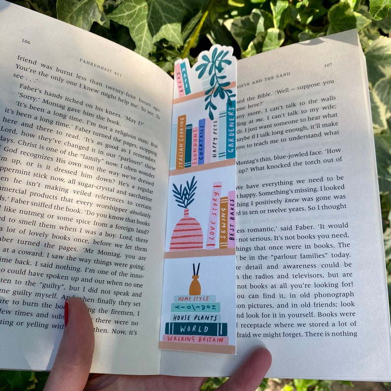 Bookshelf illustrated bookmark