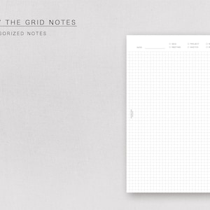 Può includere: Un quaderno a griglia A5 con sfondo bianco e linee di griglia nere. Il quaderno ha una sezione per appunti con categorie: Idea, Riunione, Progetto, Ricerca, Revisione, Elenco e ETC.