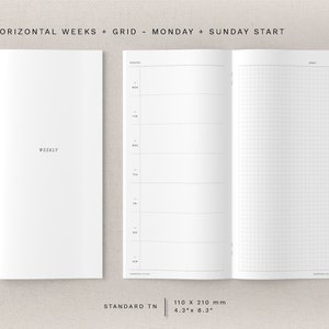 Puede incluir: Un planificador semanal blanco con un diseño horizontal y una cuadrícula en la página derecha. El planificador está etiquetado como "Semanal" y tiene un tamaño TN estándar de 110 mm x 210 mm.