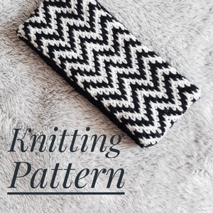 Peut inclure: Modèle de tricot en chevron noir et blanc. Le motif est présenté sur un tissu tricoté.