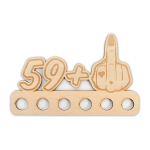 Geldgeschenk zum 60. Geburtstag für Frauen - Origineller Wunscherfüller „Mittelfinger 59+" aus Holz