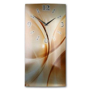 Könnte beinhalten: Rechteckige Wanduhr mit abstraktem beige-braunem Design. Das Zifferblatt hat schwarze Zeiger und silberne Ziffern an den Positionen 12, 3, 6 und 9 Uhr. Das Design integriert fließende, geschwungene Linien in Braun- und Beigetönen.