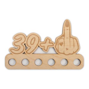 Geldgeschenk zum 40. Geburtstag für Frauen - Origineller Wunscherfüller „Mittelfinger 39+" aus Holz