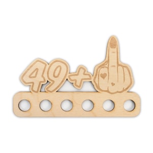 Geldgeschenk zum 50. Geburtstag für Frauen - Origineller Wunscherfüller „Mittelfinger 49+" aus Holz