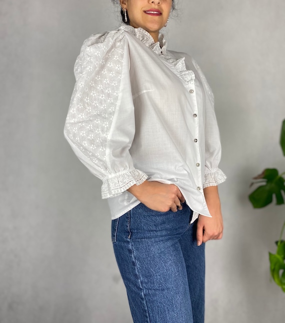 80s Vintage Folk Blouse / White Ruffled Broderie … - image 9