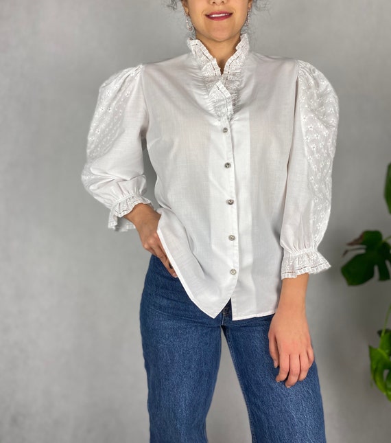 80s Vintage Folk Blouse / White Ruffled Broderie … - image 3