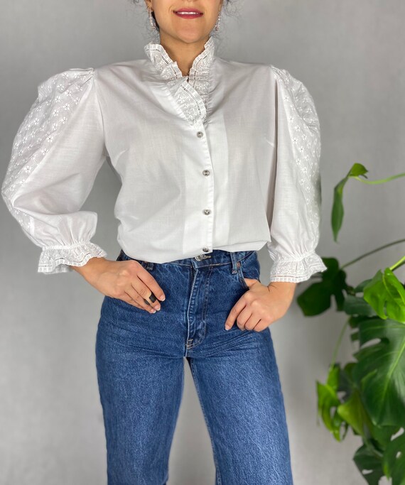 80s Vintage Folk Blouse / White Ruffled Broderie … - image 5